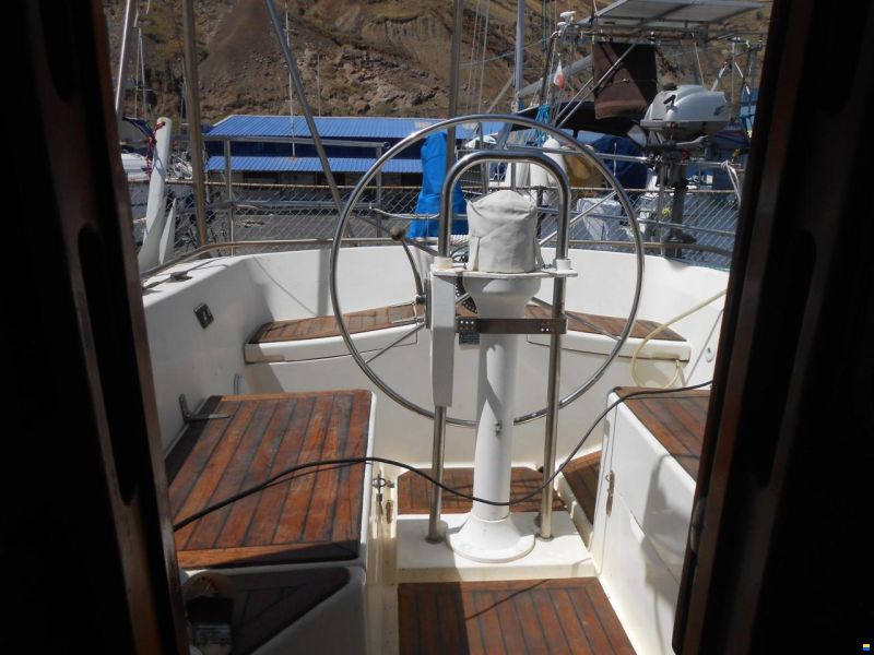 Oyster Heritage 37 Pilot House