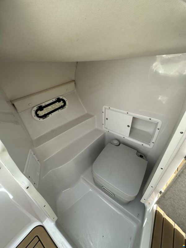 Four Winns H260