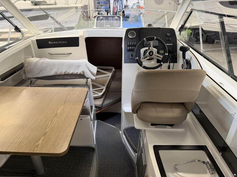 Beneteau Antares 8