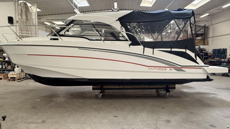 Beneteau Antares 8