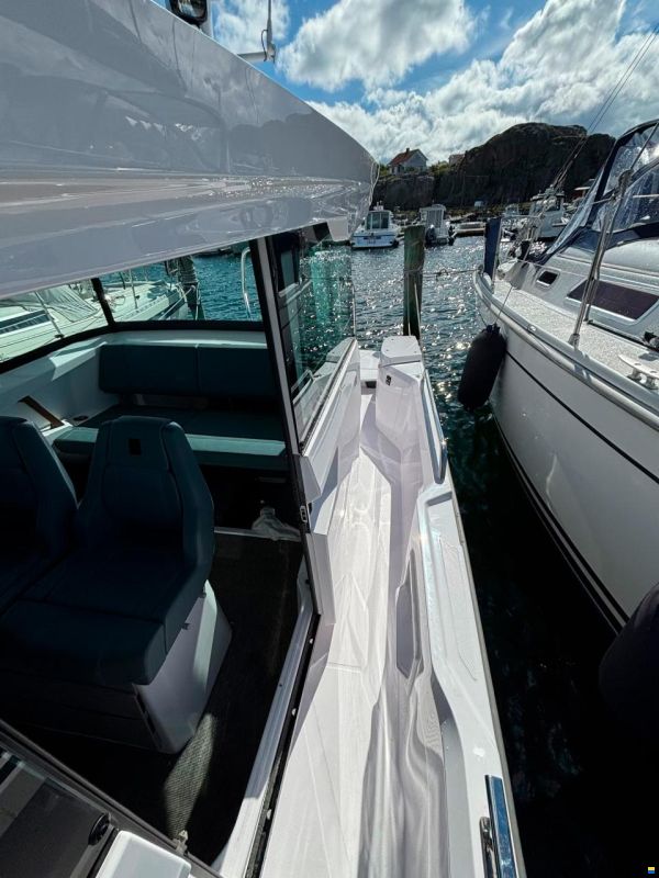 Axopar 29 XC Cross Cabin
