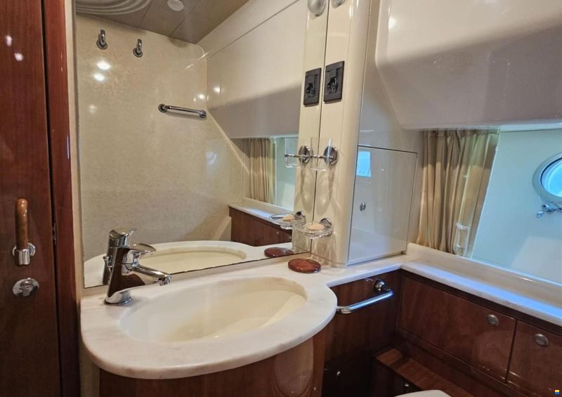 Ferretti 68