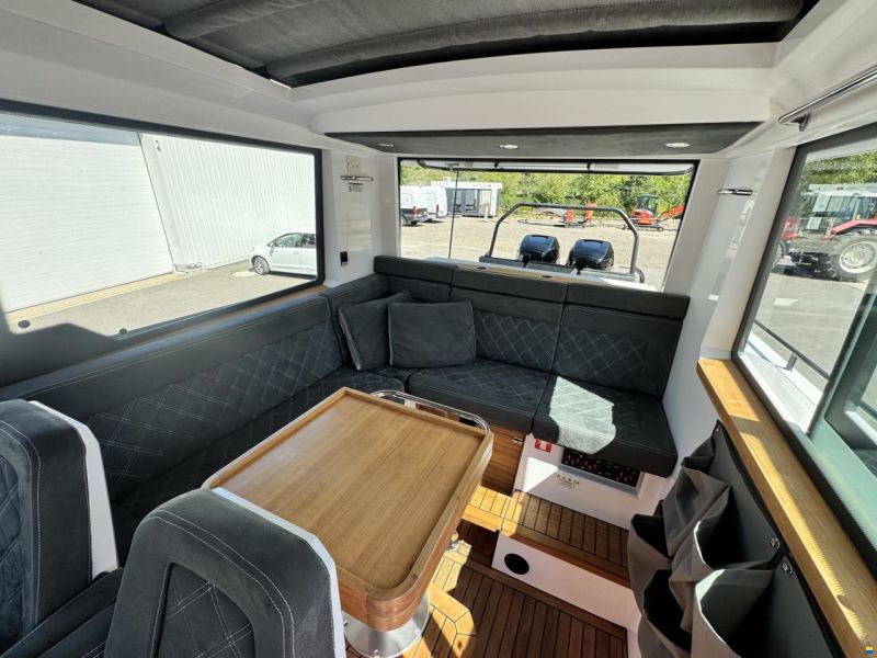 Axopar 37 Cross Cabin