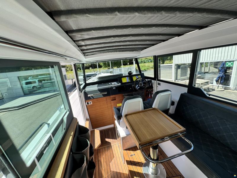 Axopar 37 Cross Cabin