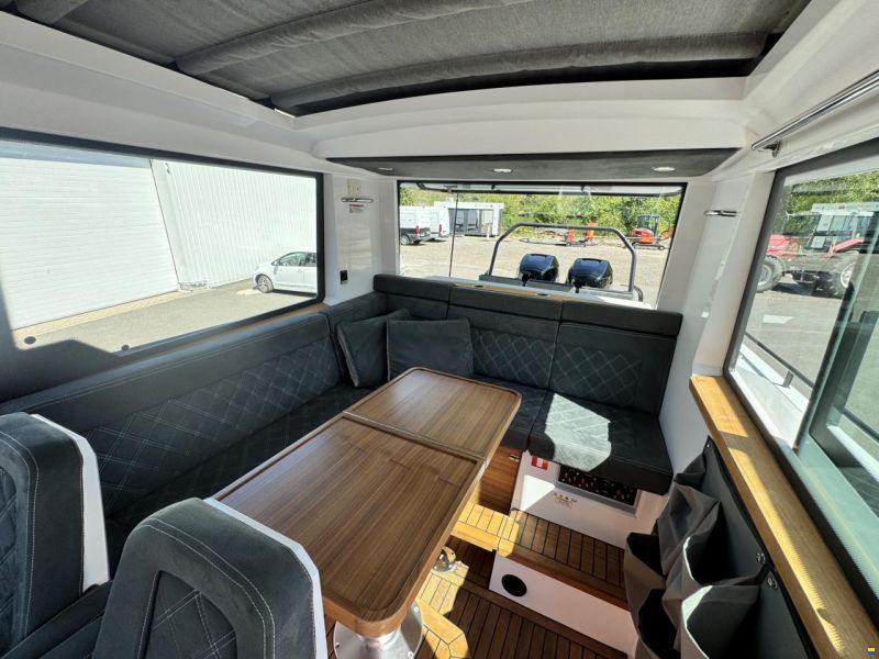 Axopar 37 Cross Cabin