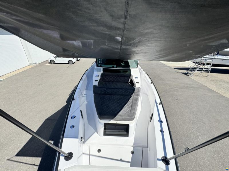 Axopar 37 Cross Cabin
