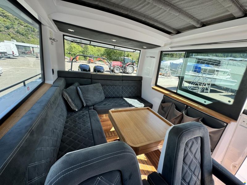 Axopar 37 Cross Cabin