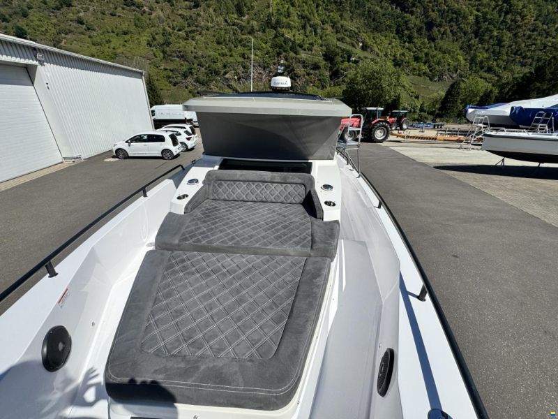 Axopar 37 Cross Cabin