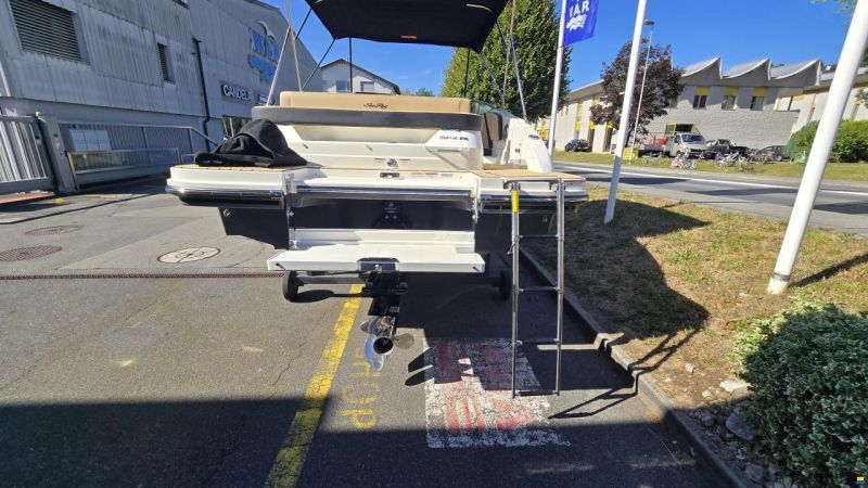 Sea Ray SPX 210 Europe