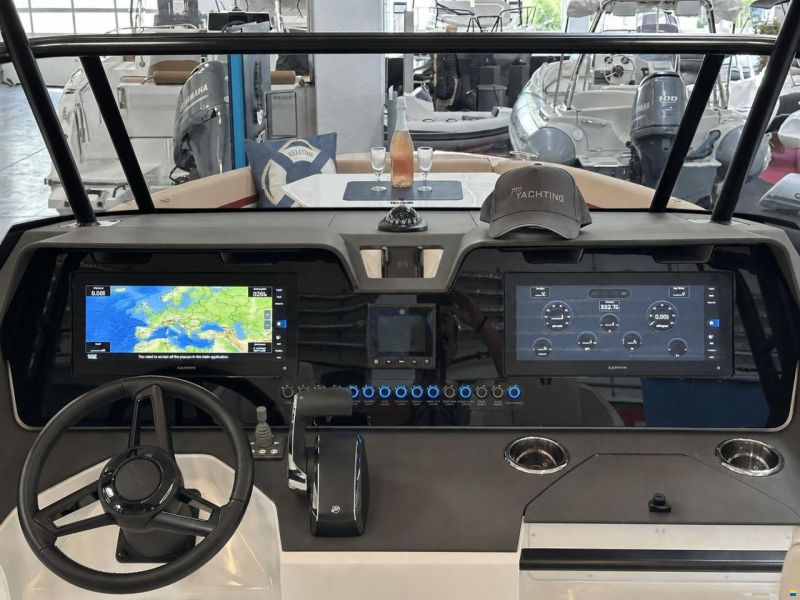 Wellcraft 28 T-Top