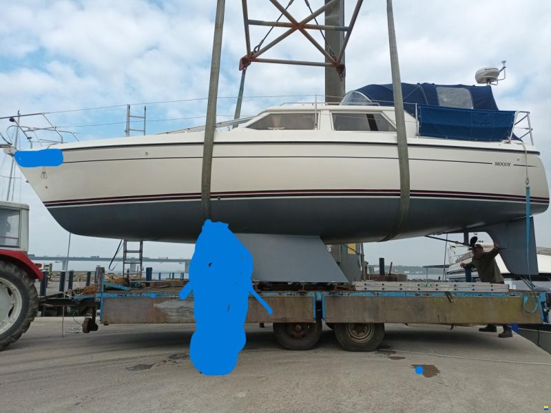 Moody Eclipse 33