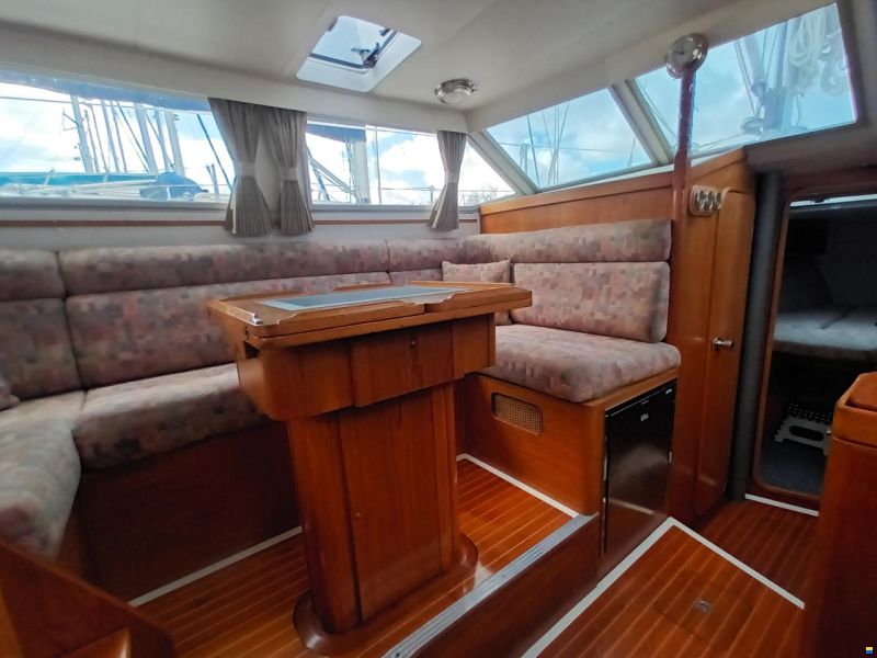 Moody Eclipse 33