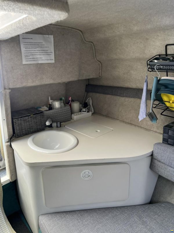 Sea Ray 215 EC