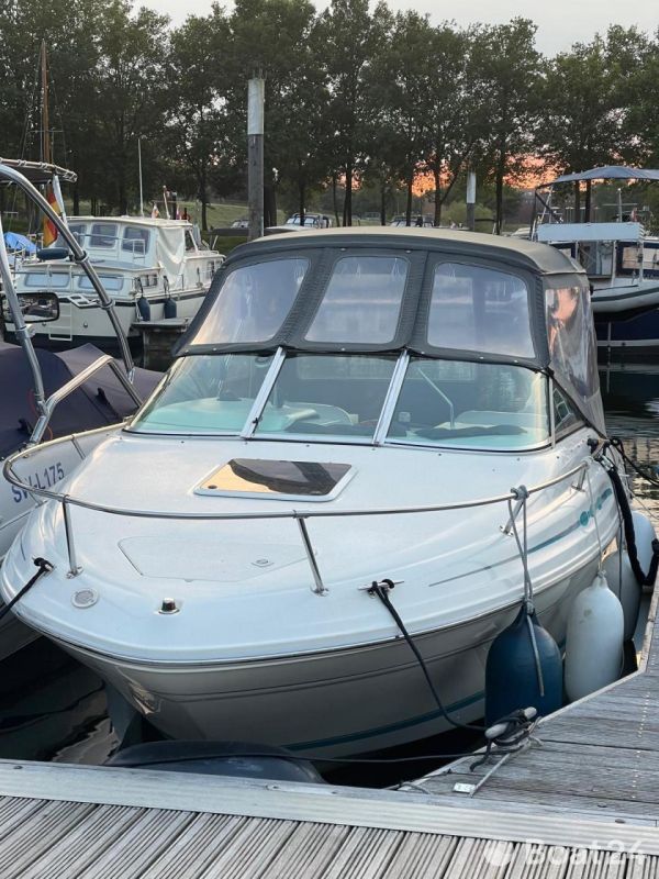 Sea Ray 215 EC
