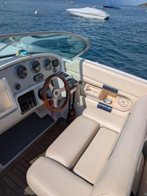 Chris Craft Corsair 28