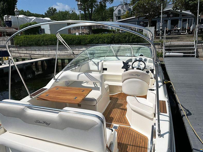 Sea Ray DA 255 Sundancer