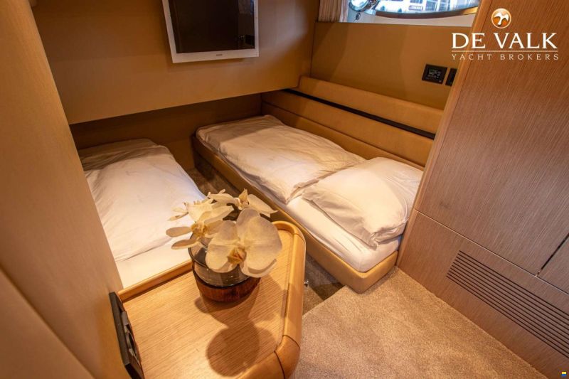 Ferretti 550