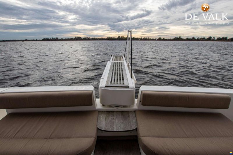 Ferretti 550