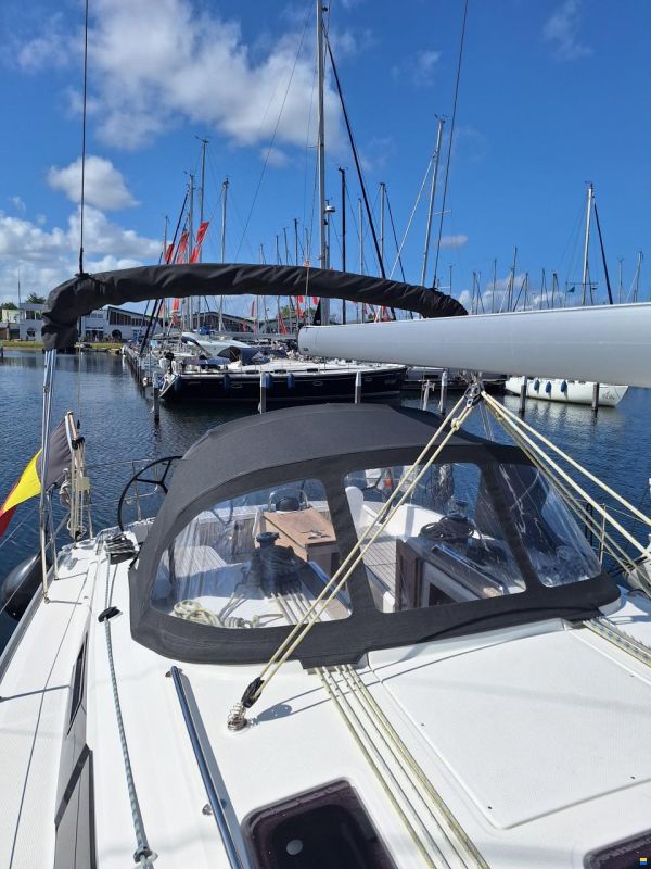 Bavaria Cruiser 37