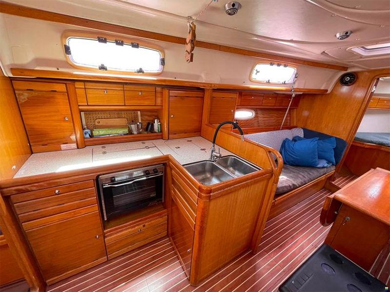 Bavaria Cruiser 37