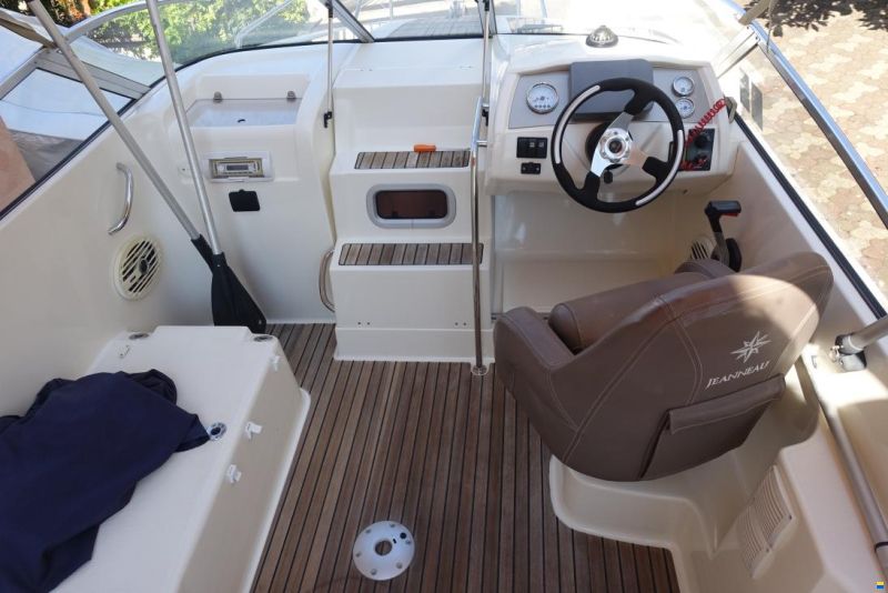 Jeanneau Cap Camarat 555 DC