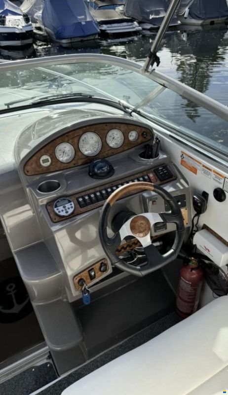 Rinker Express Cruiser