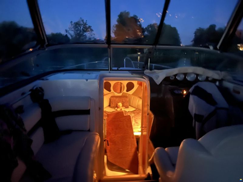 Rinker Express Cruiser