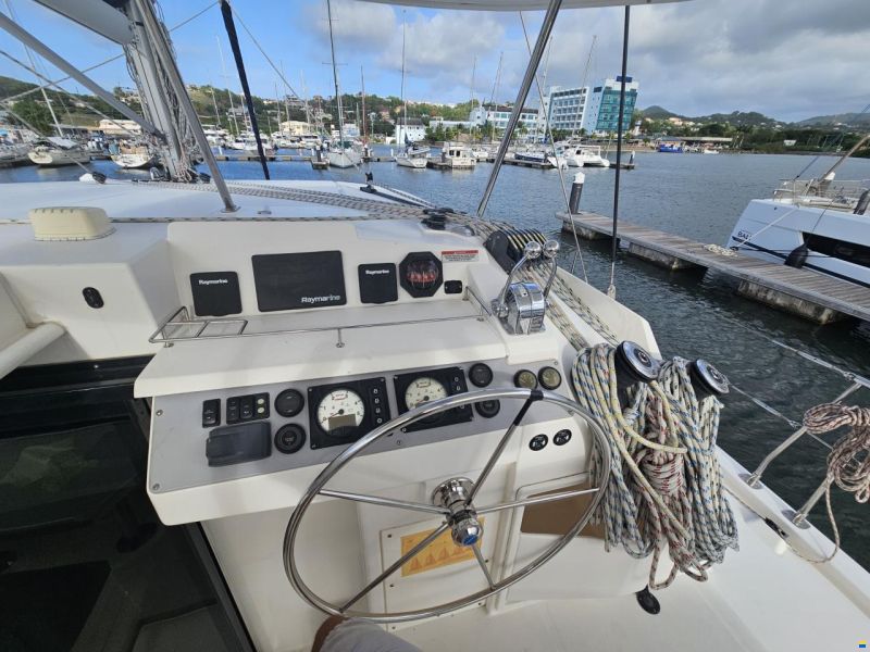 Robertson&Caine Leopard 40