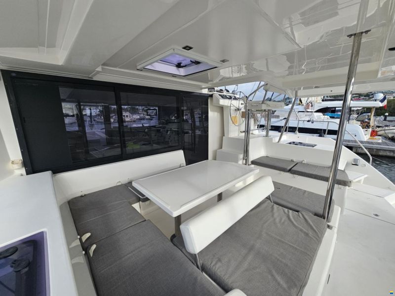 Robertson&Caine Leopard 40