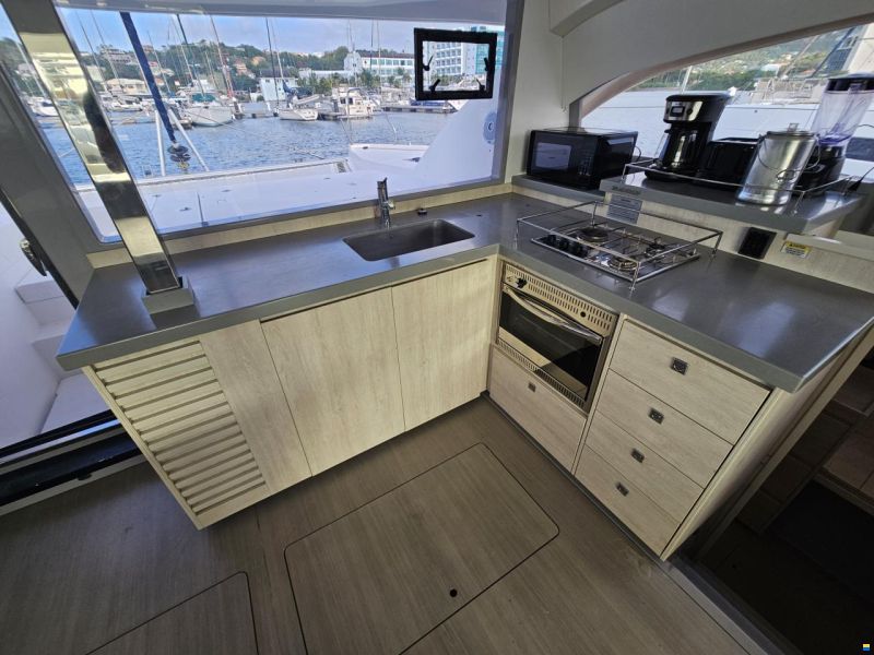 Robertson&Caine Leopard 40