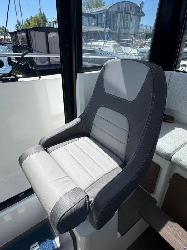 Jeanneau 795 sport