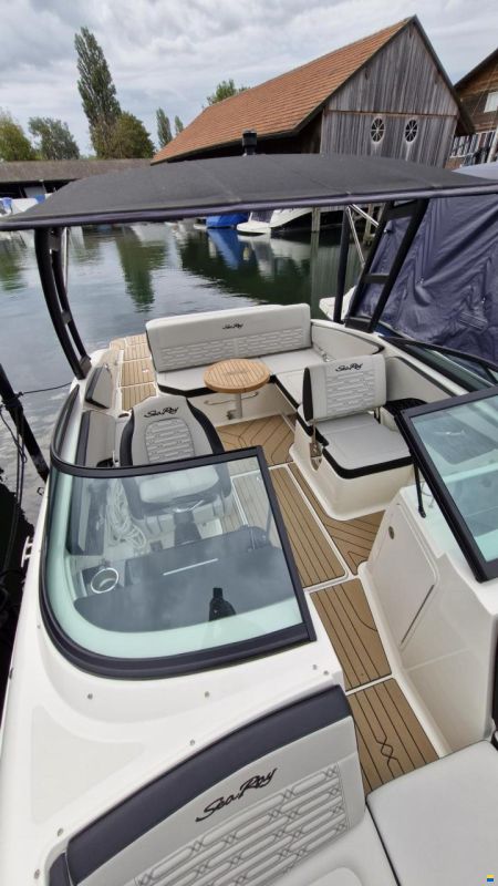 Sea Ray SPX 210