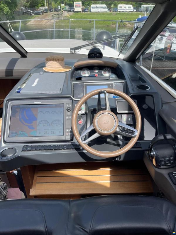 Princess V 50 Hardtop
