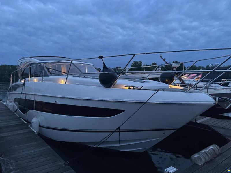 Princess V 50 Hardtop