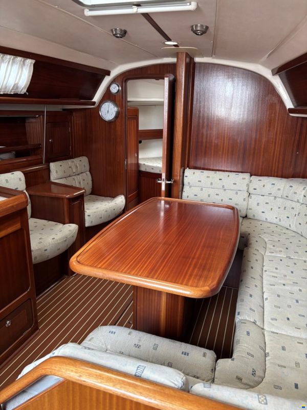 Bavaria 37