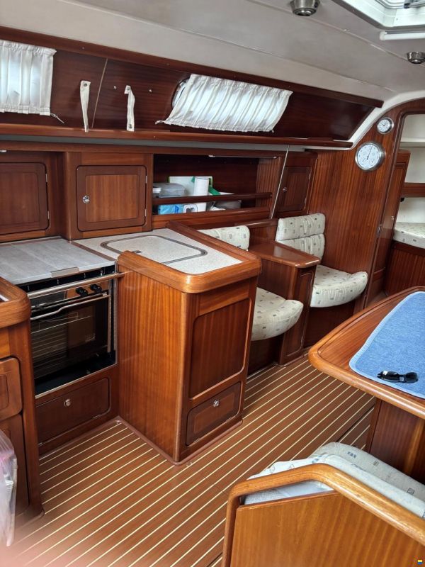 Bavaria 37