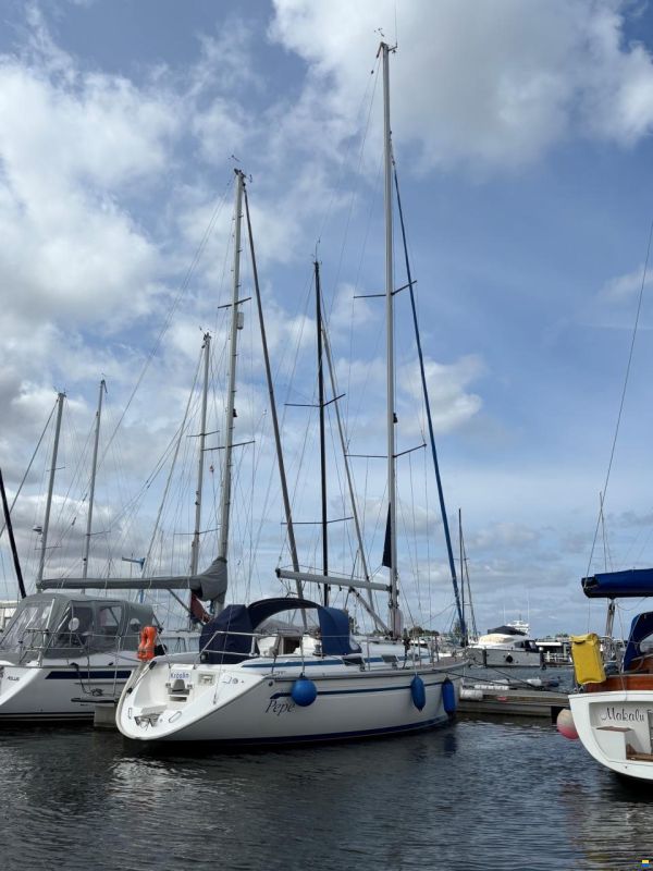 Bavaria 37