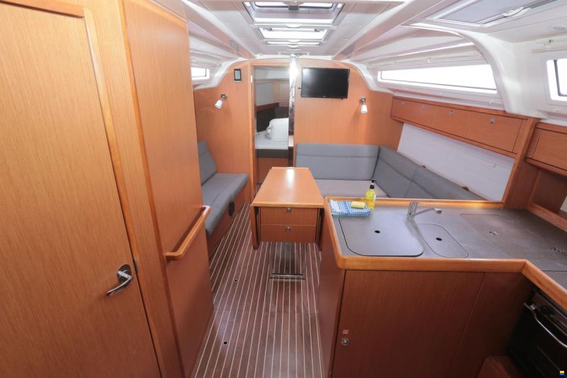 Bavaria Cruiser 37