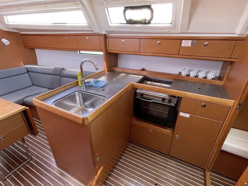 Bavaria Cruiser 37
