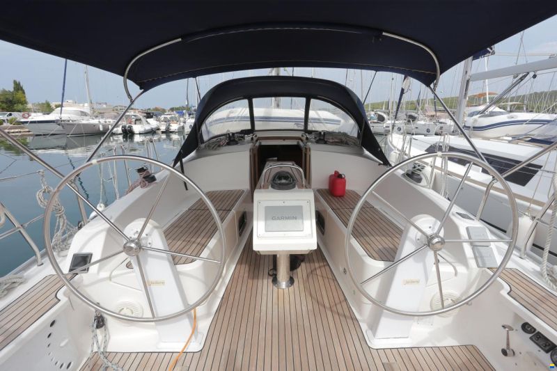 Bavaria Cruiser 37