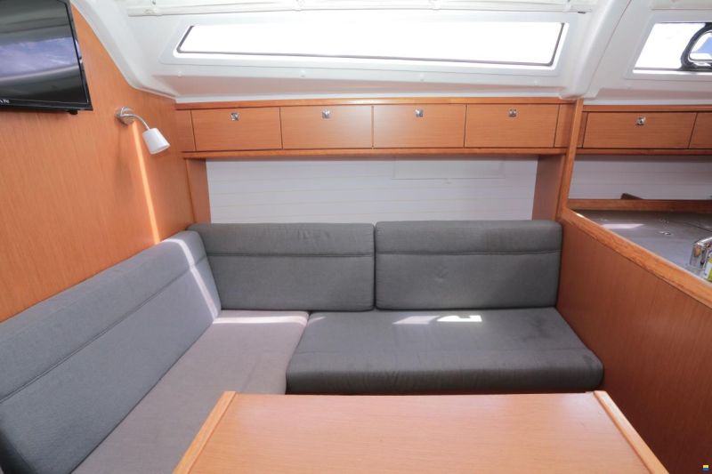 Bavaria Cruiser 37