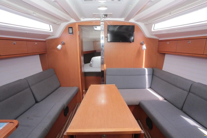 Bavaria Cruiser 37