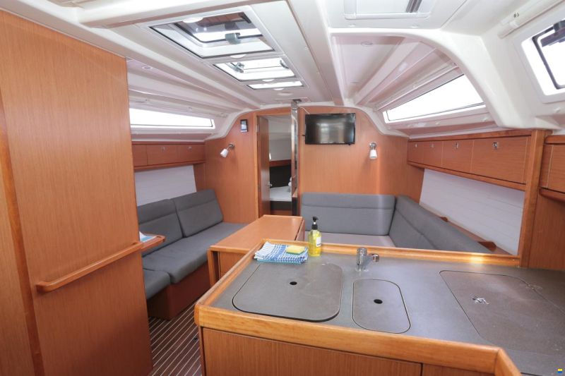 Bavaria Cruiser 37