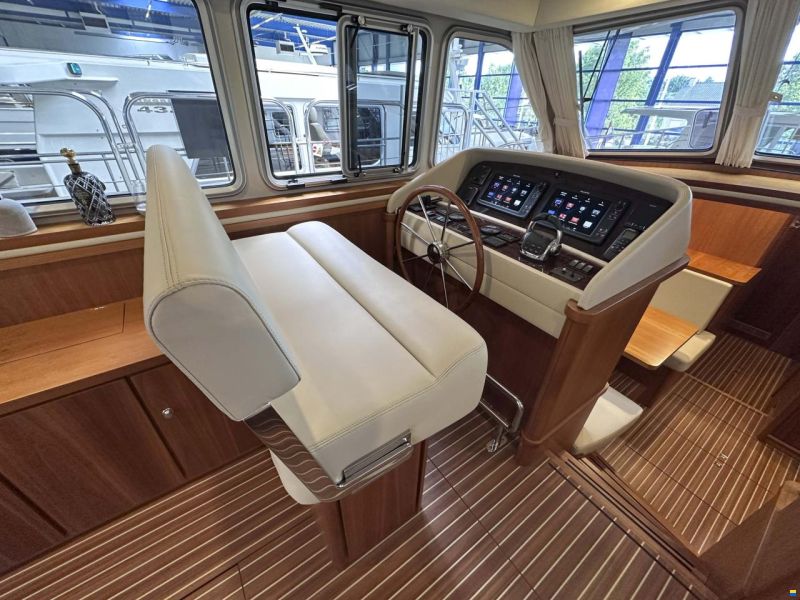 Linssen Grand Sturdy 470 Sedan Wheelhouse