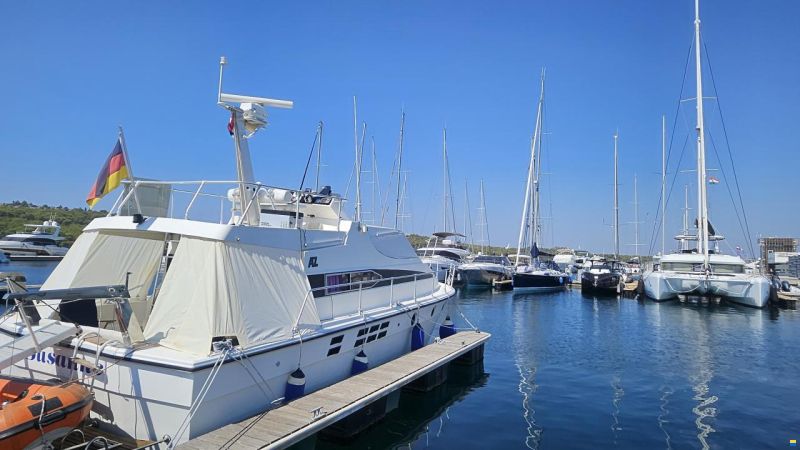 Azimut 38