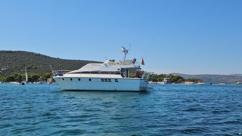 Azimut 38
