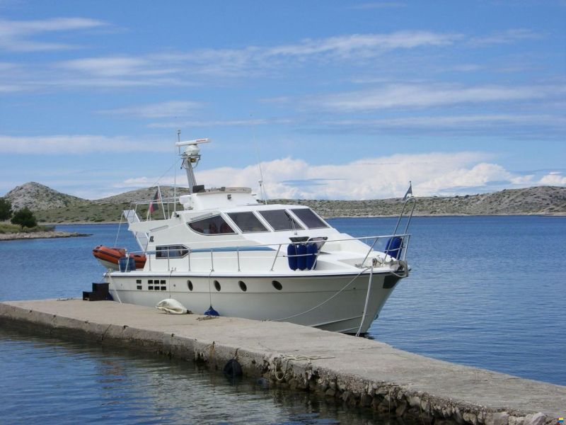 Azimut 38
