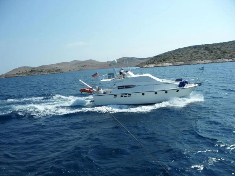 Azimut 38