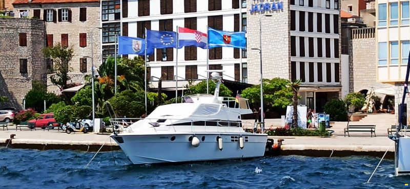 Azimut 38