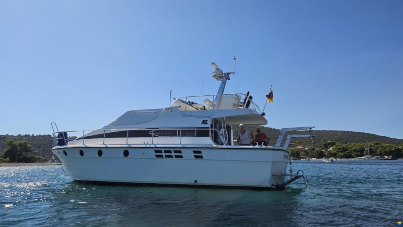 Azimut 38